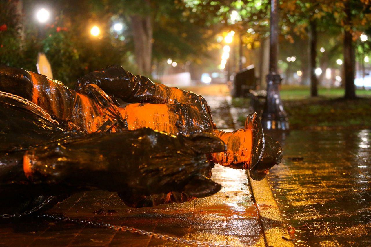 Protesters knock down Roosevelt, Lincoln statues in Portland