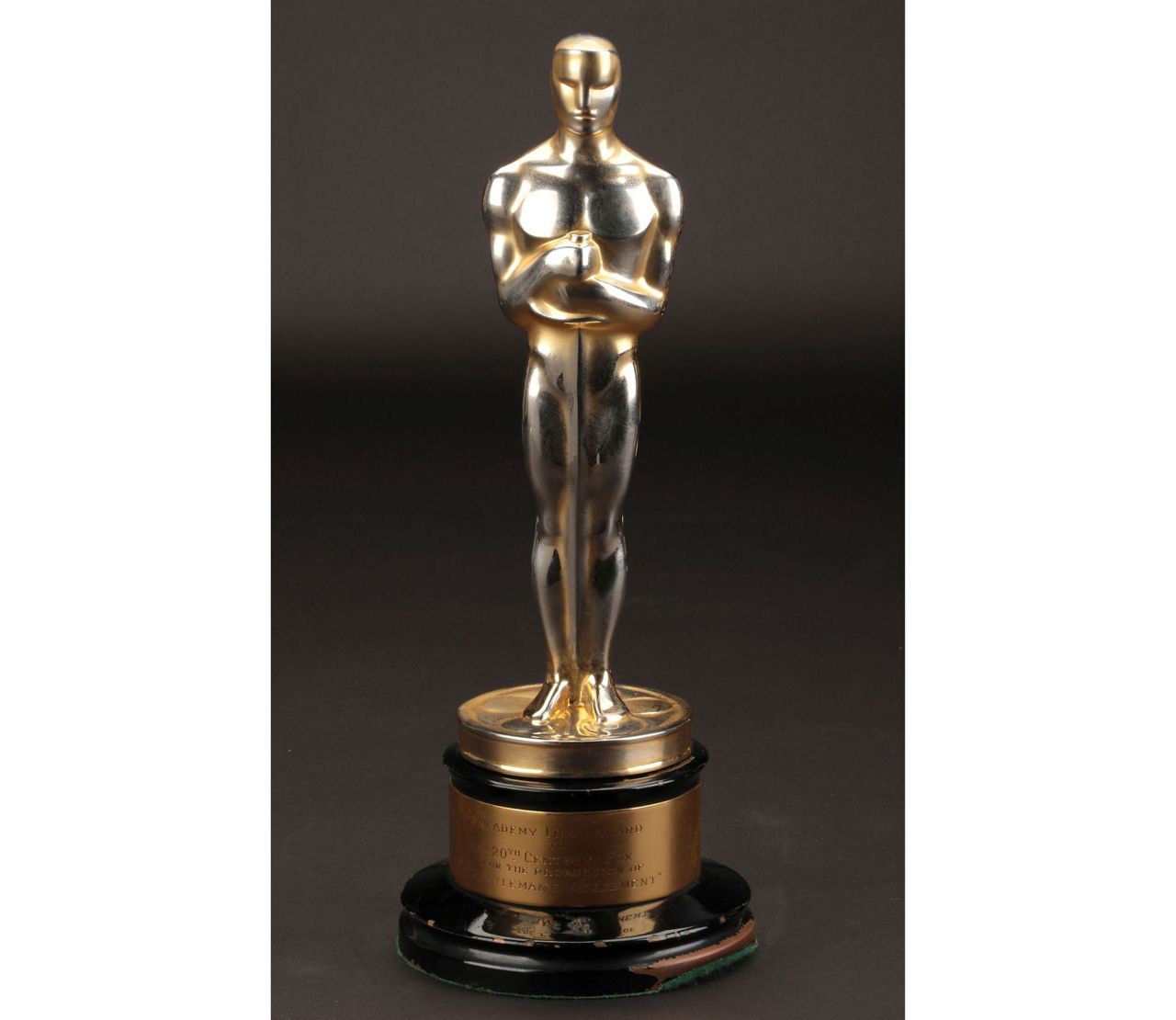 1947 bestpicture Oscar sells for nearly 500,000 at auction