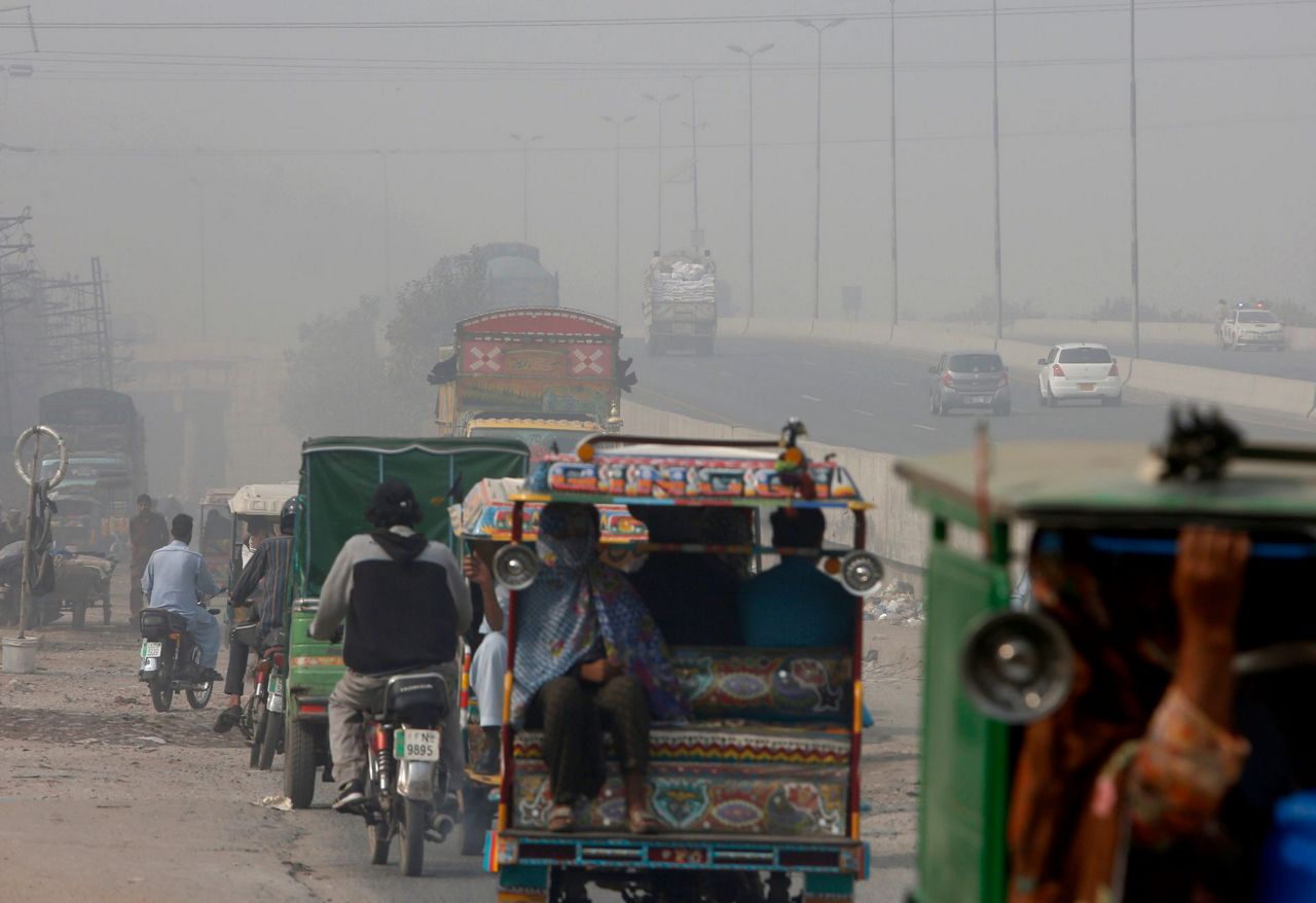 Pakistan's Lahore sees peak pollution as coronavirus surges