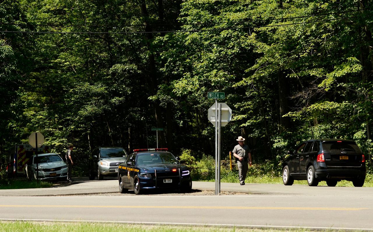 Official New York state trooper, suspect killed