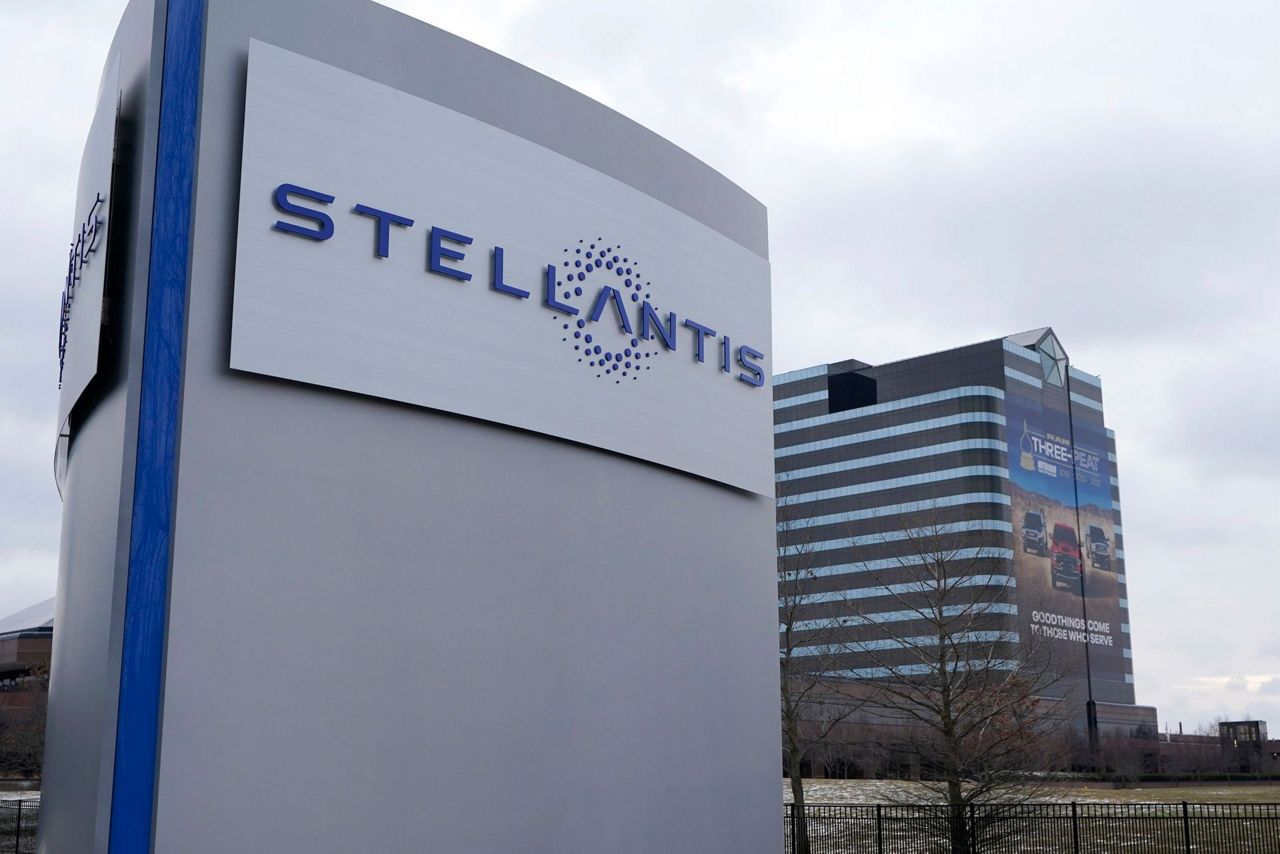 Stellantis, LG to make electric vehicle batteries in Ontario