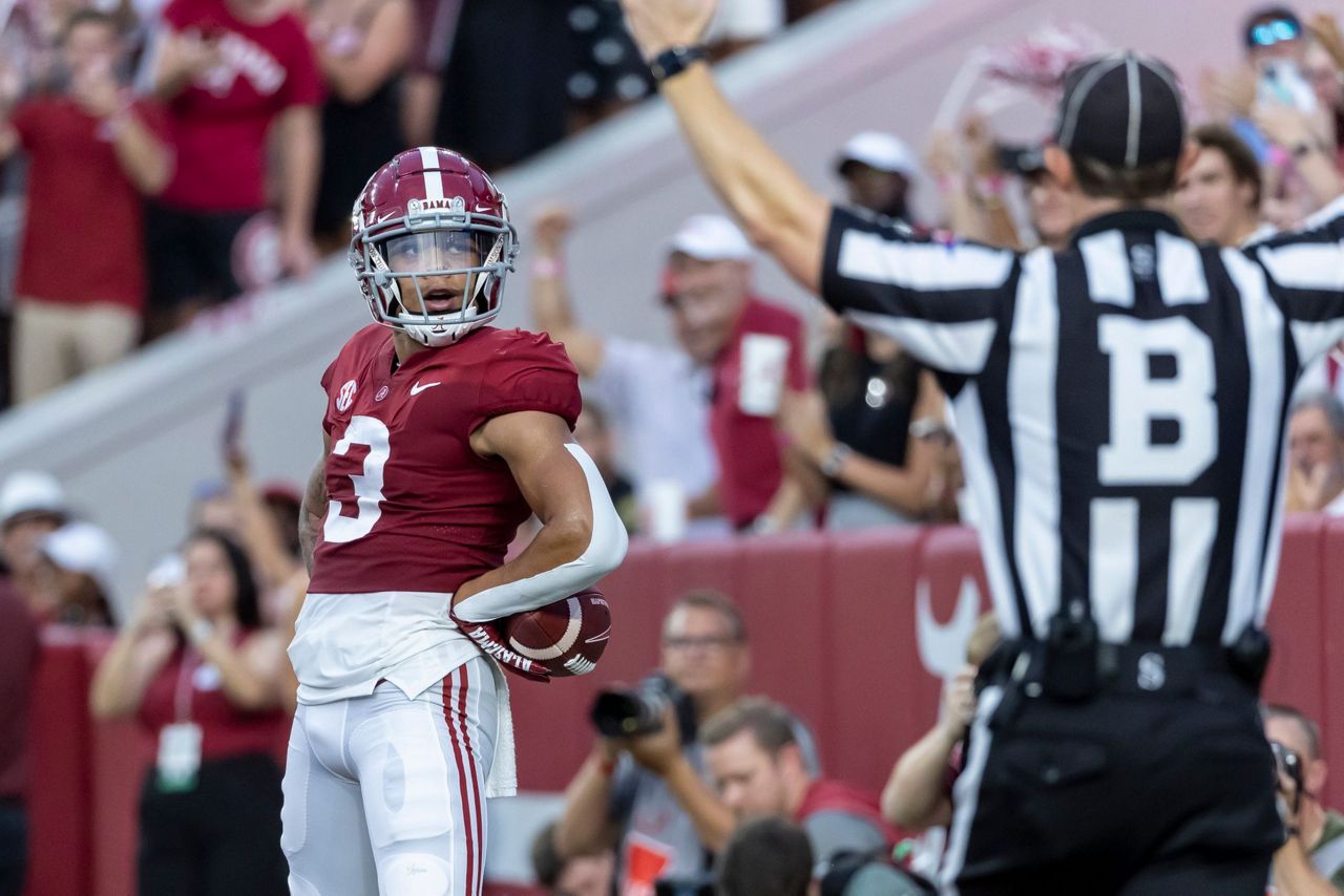 Young gets 6 TDs, No. 1 Alabama routs Utah State 550