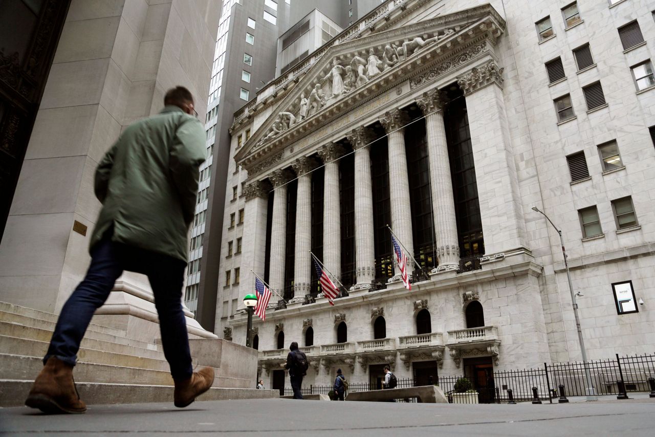 Average Wall Street bonuses dipped 26 to 176,700 last year