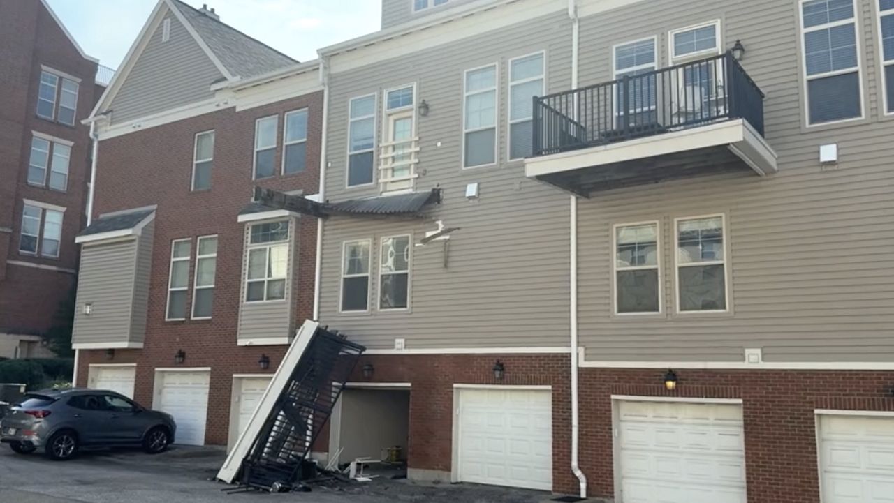 Balcony in Cincinnati collapses, sending 10 to hospital