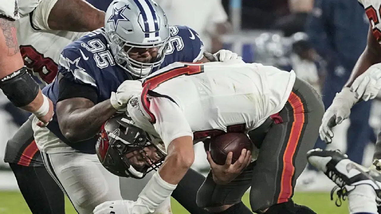 After playoff dud, Brady faces choice of whether to continue