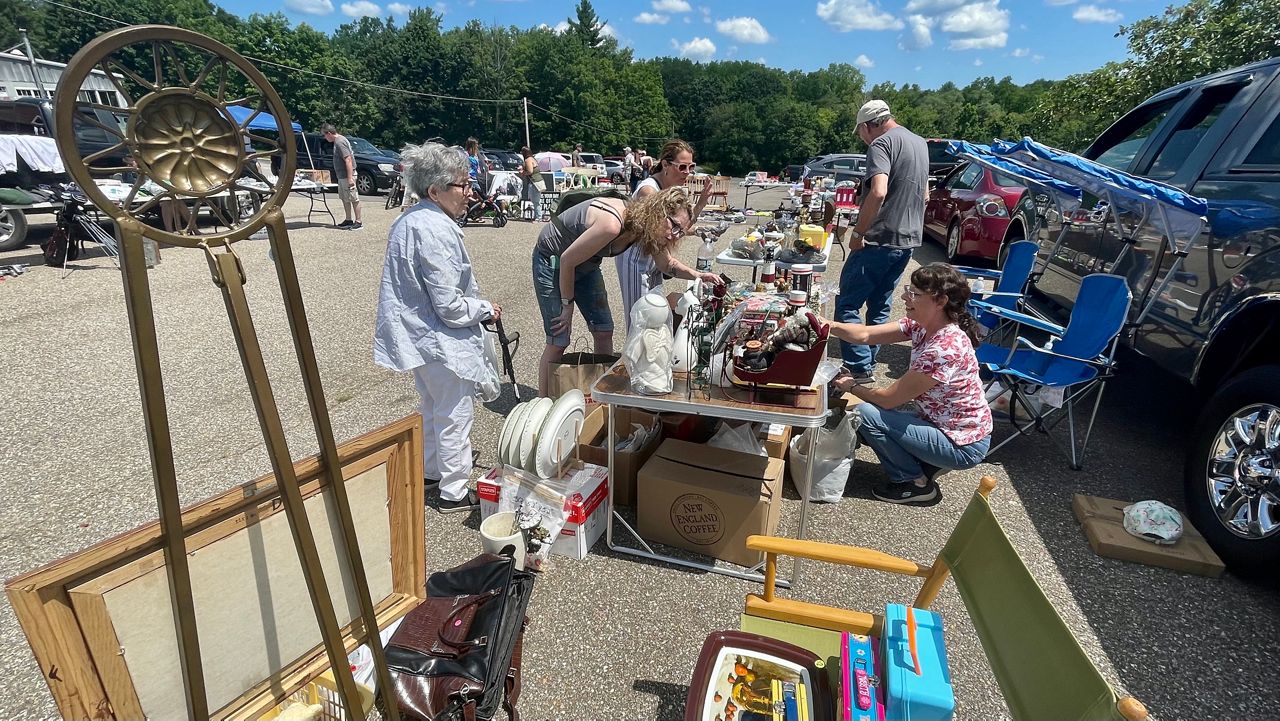 Brookfield Orchard hosts final antique flea market of 2021