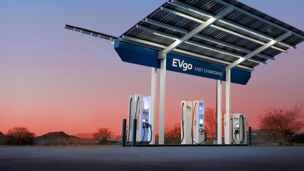 GM will build coasttocoast network of EV fastcharging stations