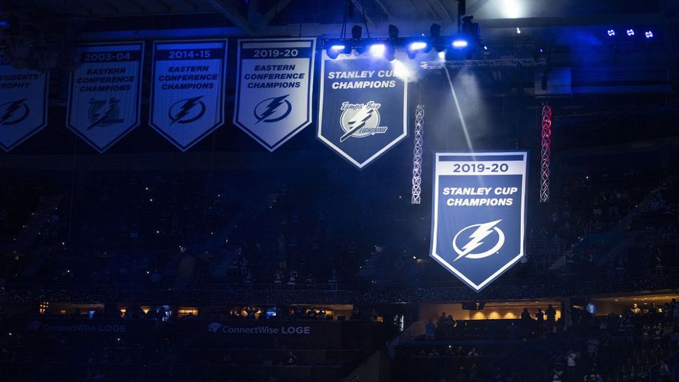 Lightning Raise Banner for Fans, Beat Predators 63