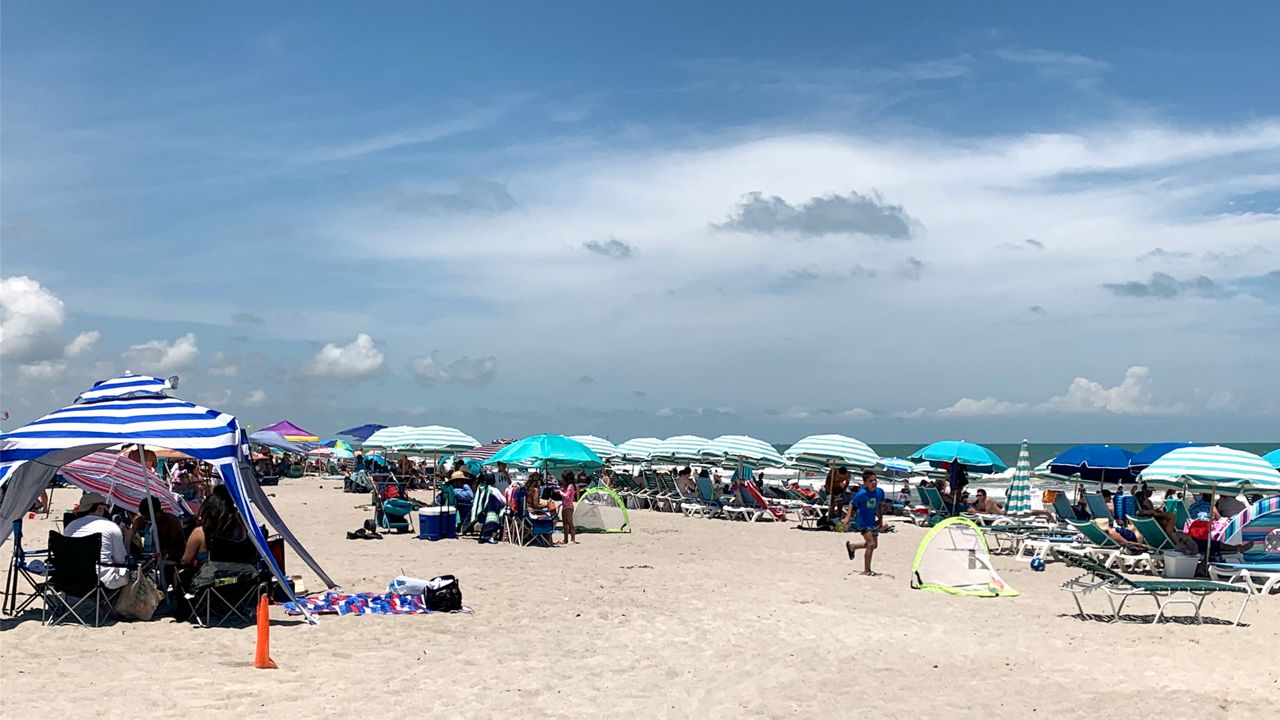 Travelers pour into Florida for Memorial Day weekend