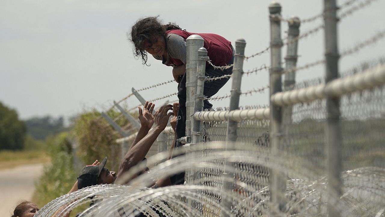 Eagle Pass mayor declares emergency over influx of migrants