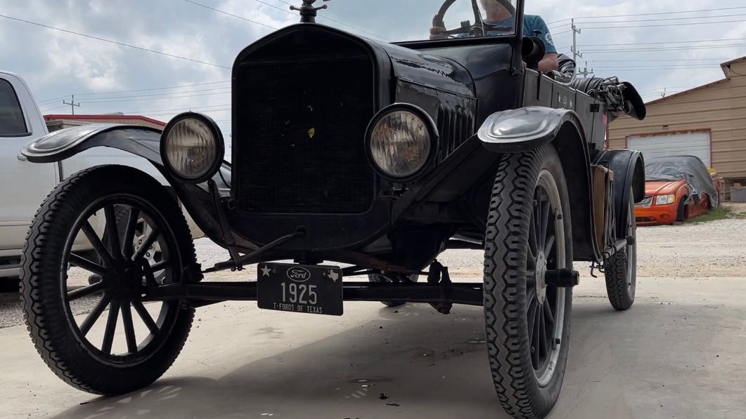 Texas man runs repair shop for classic cars