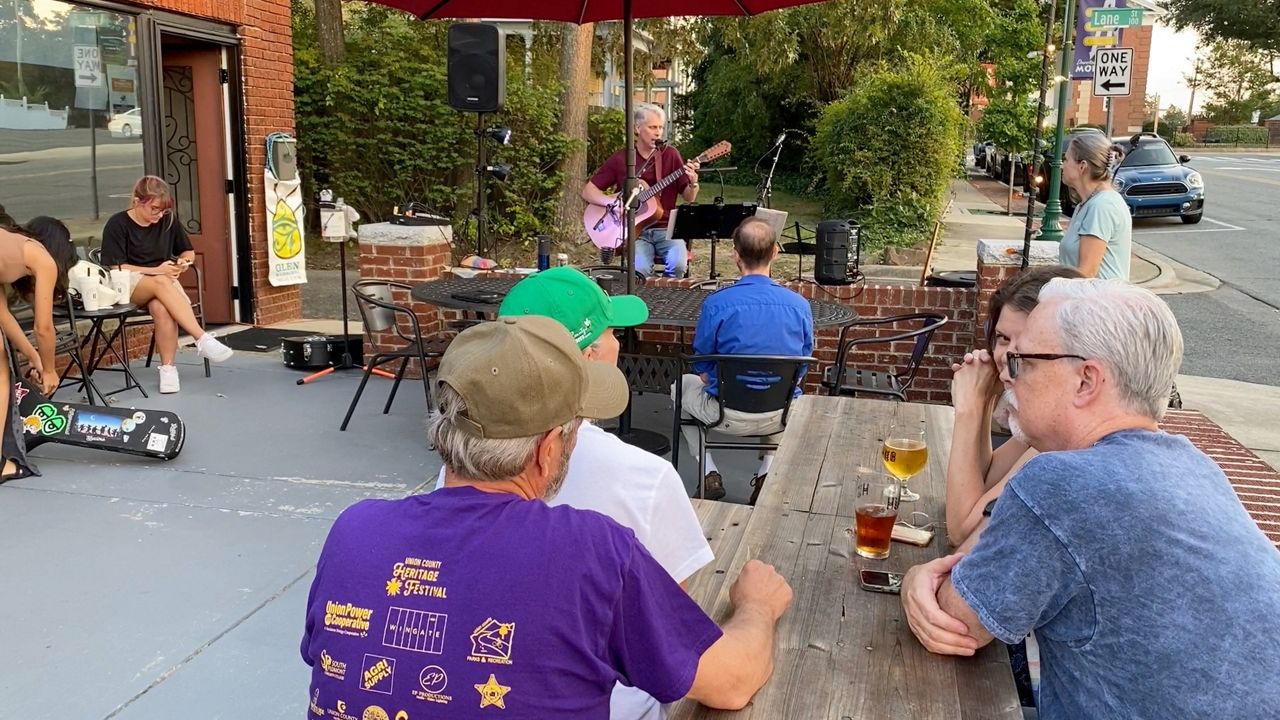 Downtown Monroe businesses add live music