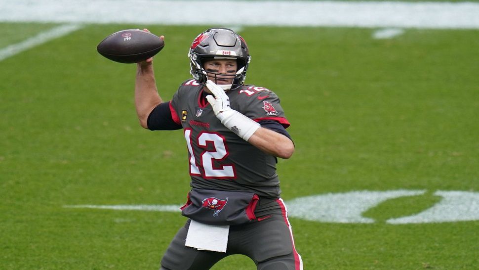 Bucs Gear Tampa bay buccaneers quarterback tom brady donned his new