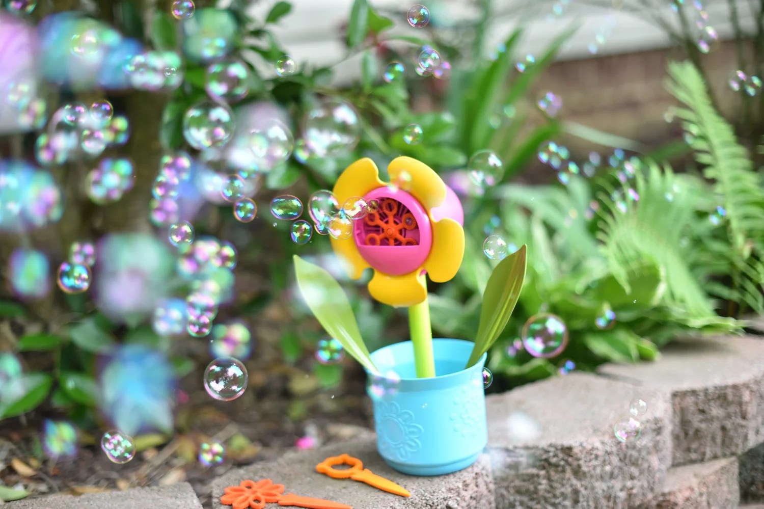 Maxx Bubbles Flower Pot Bubble Machine Academy
