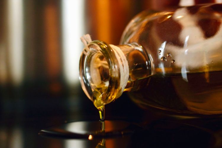 Acid value and free fatty acids in edible oils Metrohm