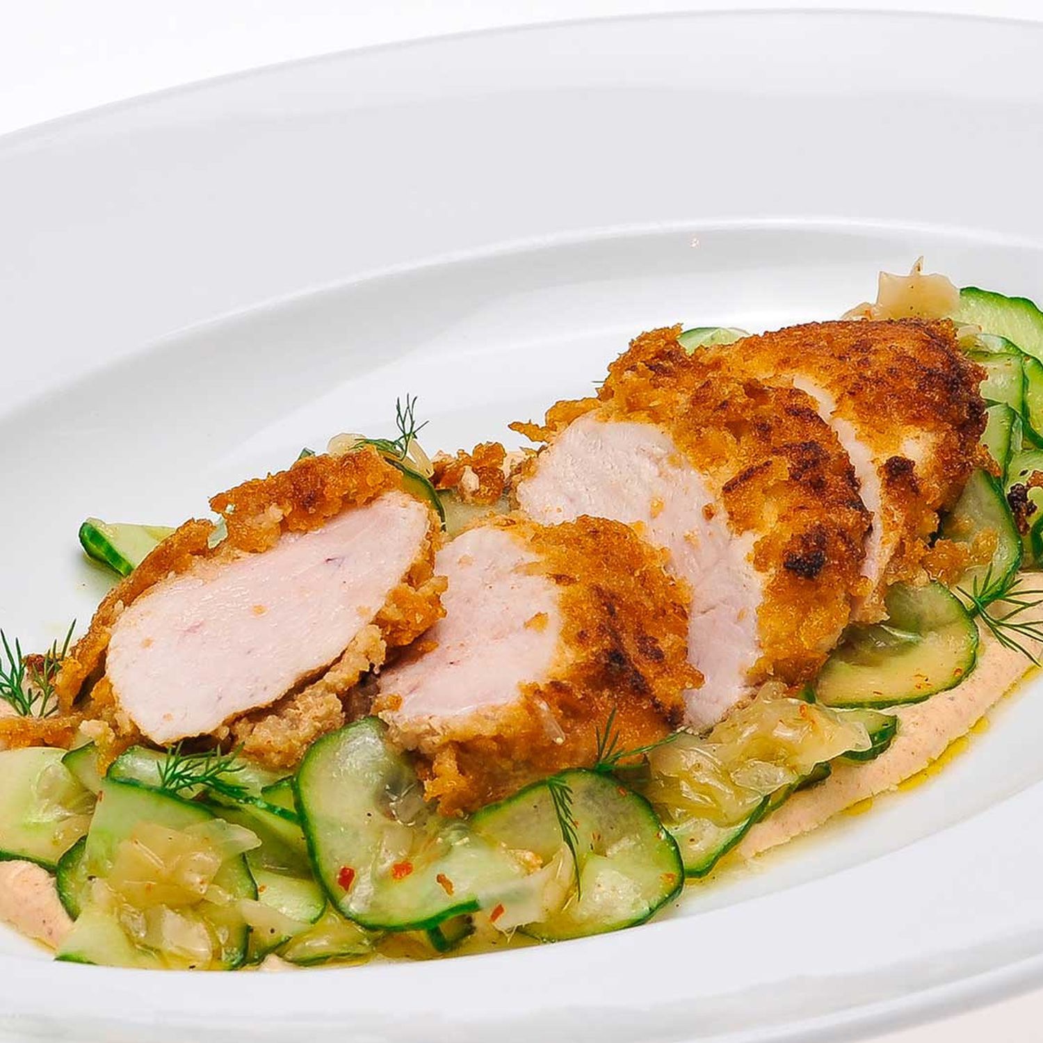 Gebackenes Hühnerbrustfilet auf GurkenIngwerSalat HOFER Rezeptwelt