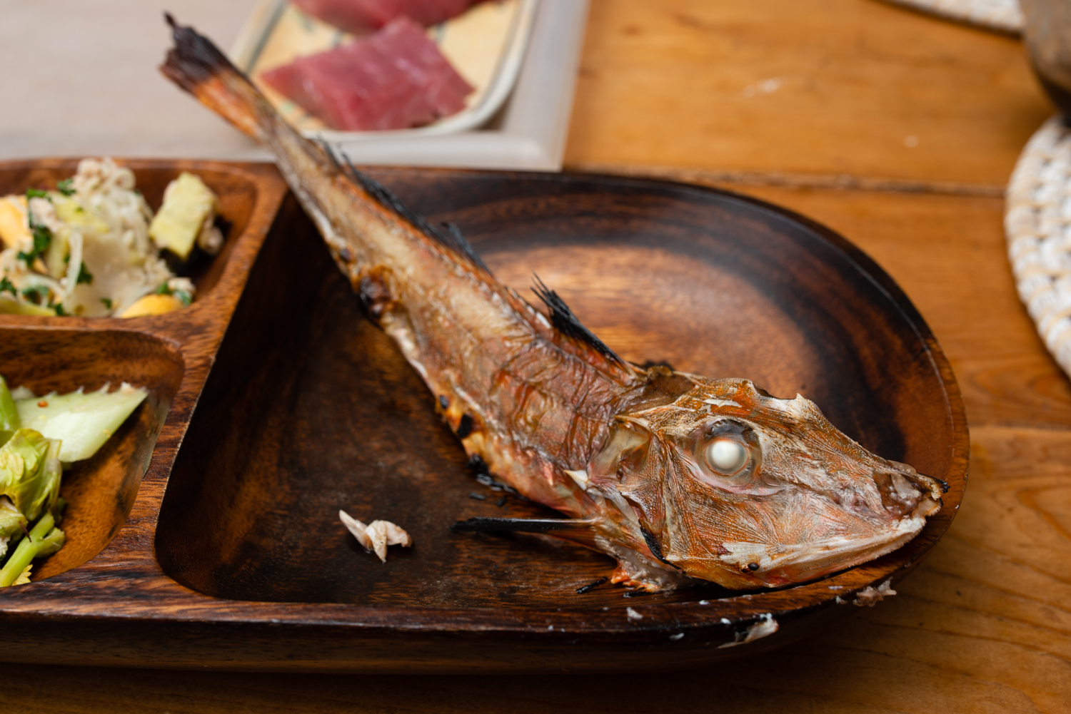 ホウボウという魚をシンプルに、焼き魚と煮魚にして味をレポートしました。 大人の男性よ、楽しまないか？