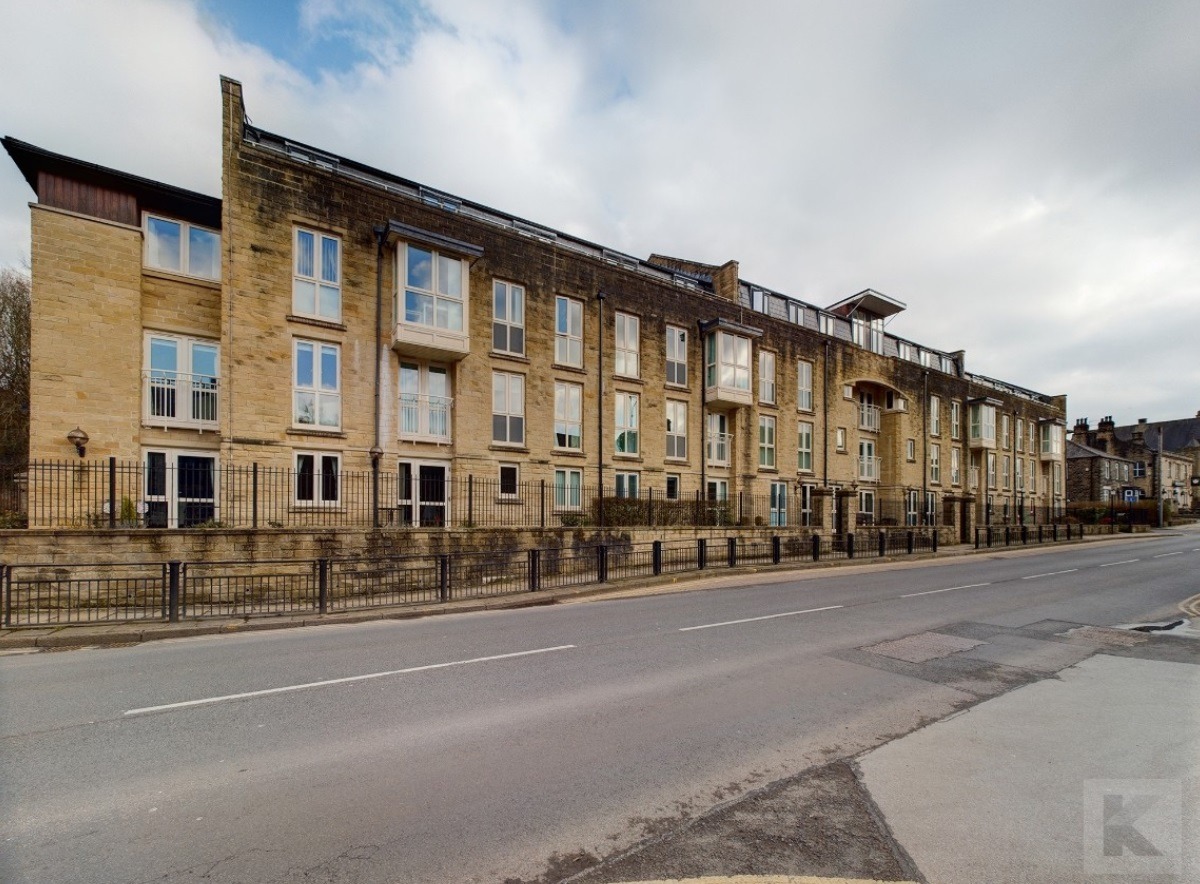 Feature property Warburton Court, Uppermill Saddleworth Independent