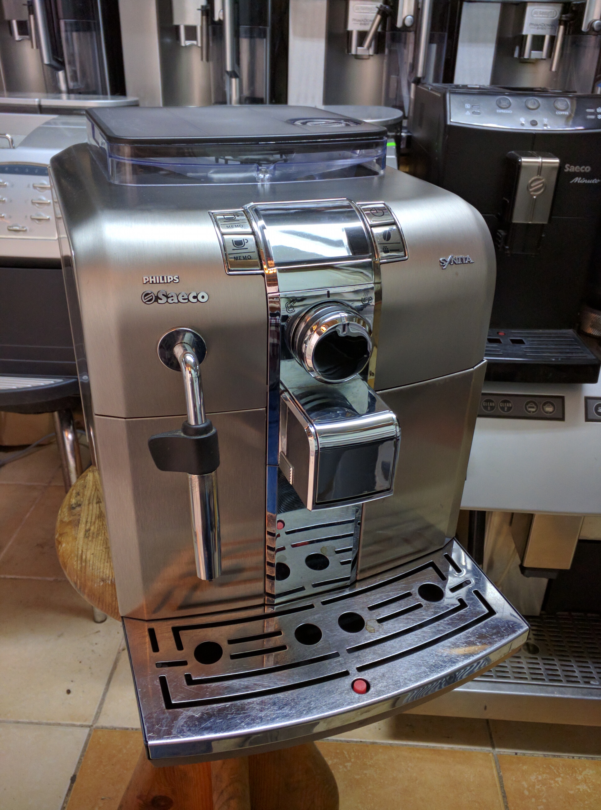 Saeco Philips HD 8837 Syntia кофемашины б/у , сервис и гарантия