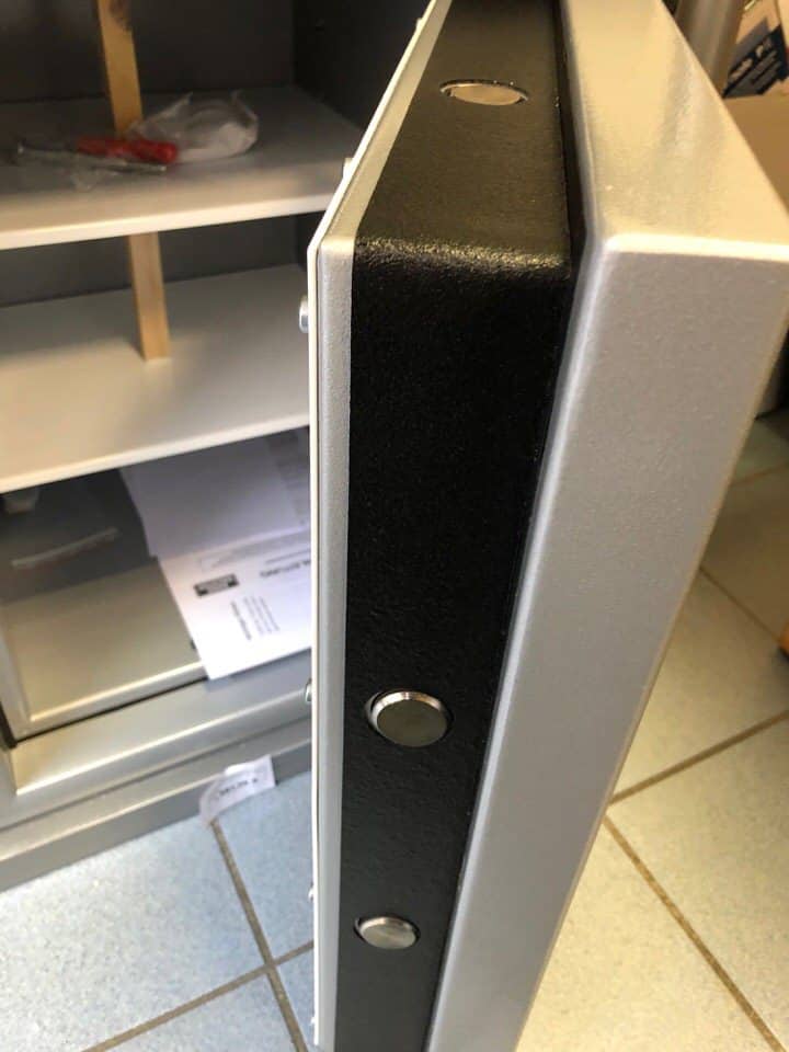 What are Fireproof Safes Made of ? Safe and Cosy