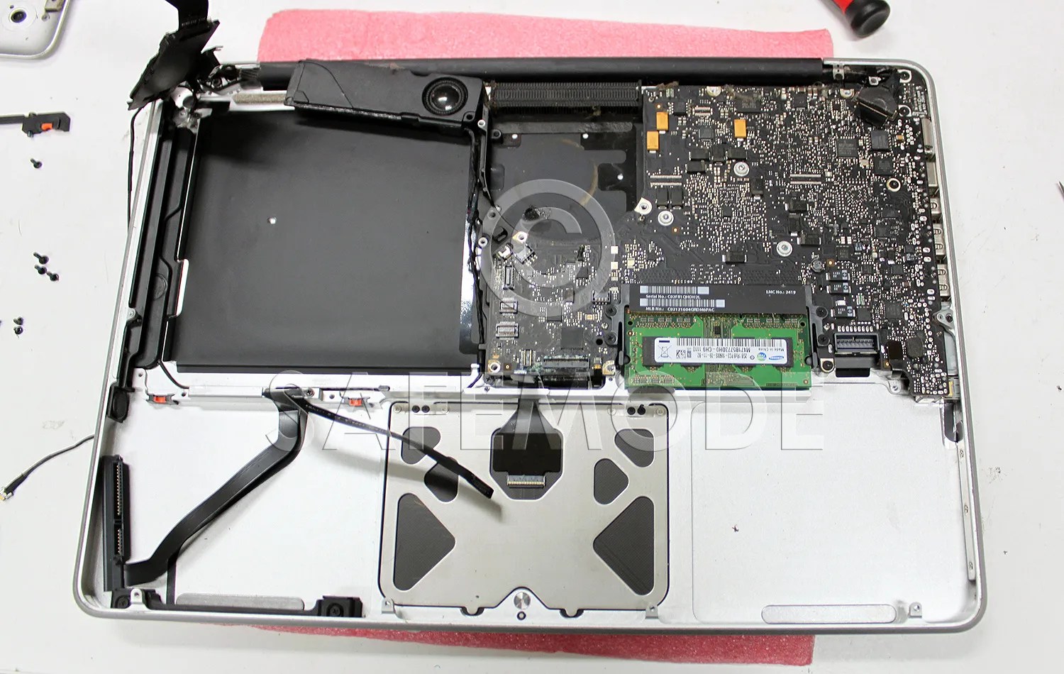 LiquidSpillMacBookProLaptopKeyboardandTrackpad Safemode