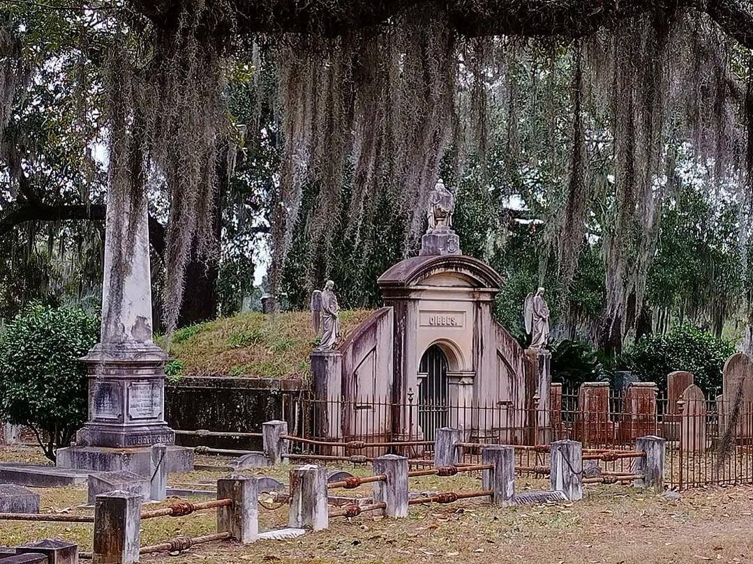 What Is a Crypt Burial? [+Infographics] Safe Passage