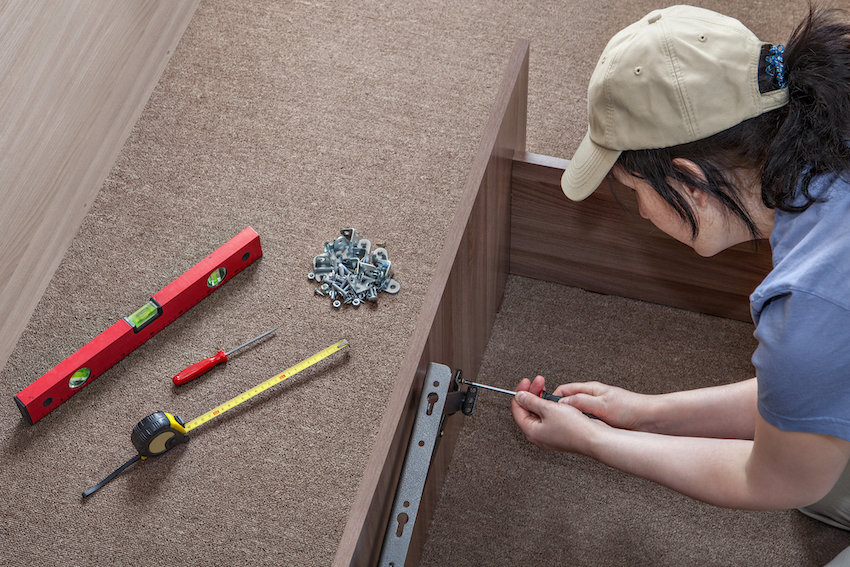 8 Hacks to Make a Bed Taller for Seniors