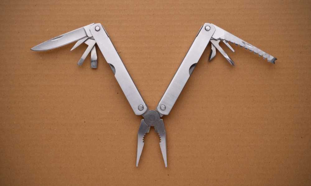 Are Multitools Allowed on Planes?