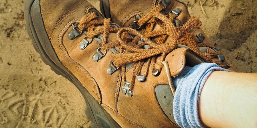 5 Best Men's Work Boots for High Arches (2021 Reviews)