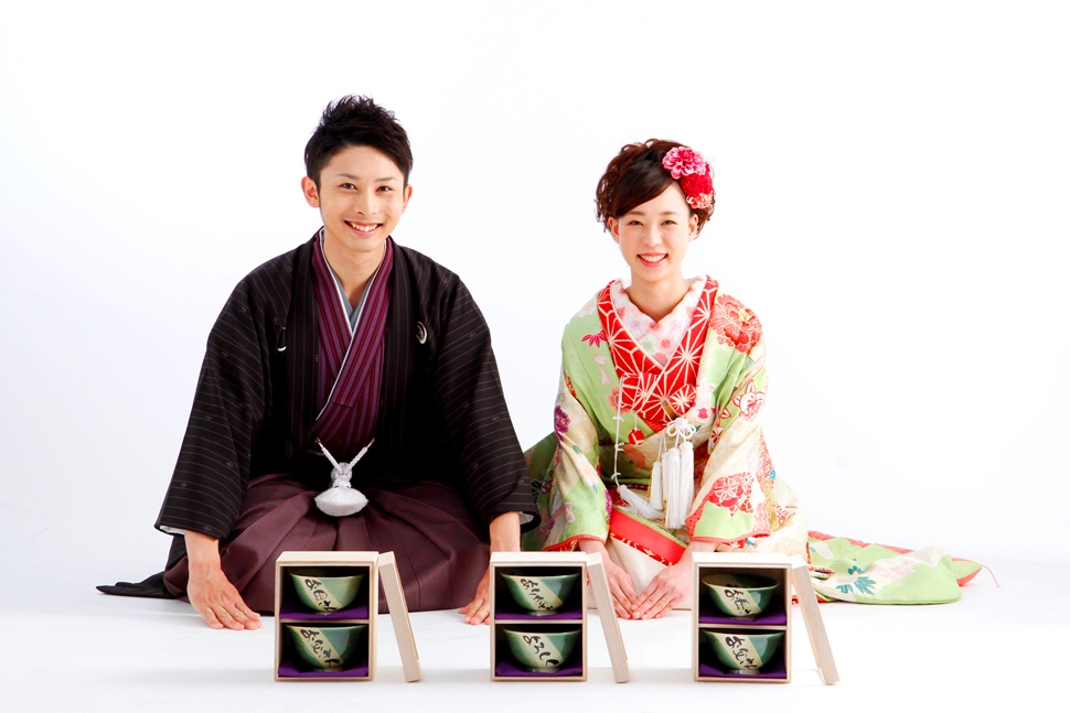 神奈川・横浜市】ウェディングギフトプラン～ご両親への手作りプレゼント！（電動ろくろ）当日予約Ok | アクティビティジャパン 結婚式で贈る両親へのプレゼントは手作りの夫婦茶碗｜結婚式の両親へのプレゼントなら東京の陶芸教室で体験【彩泥窯】