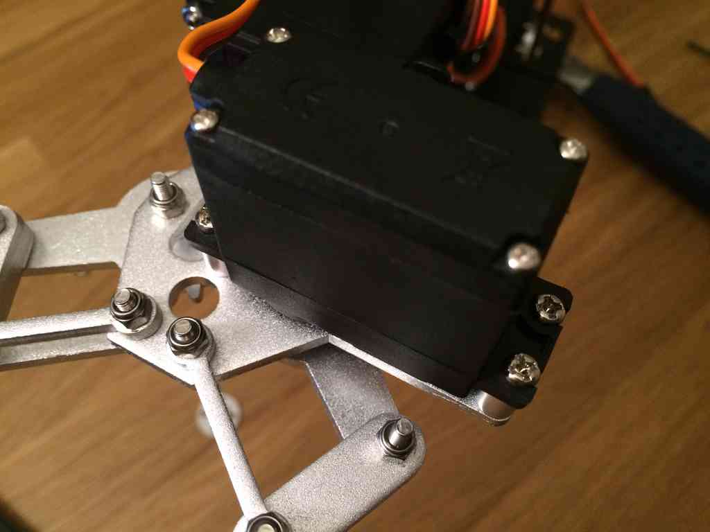 Building SainSmart 6Axis Mechanical Desktop Robotic Arm & Platform