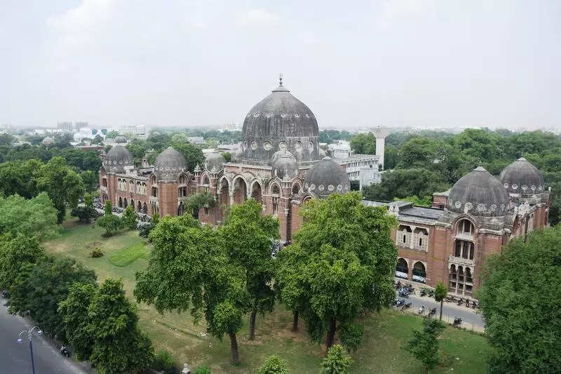 Bundelkhand University reverses earlier report, calls M S University’s former VC Vijay Srivastava’s PhD ‘genuine’, ETEducation Bundelkhand University reverses earlier report, calls M S University’s former VC Vijay Srivastava’s PhD ‘genuine’, ETEducation