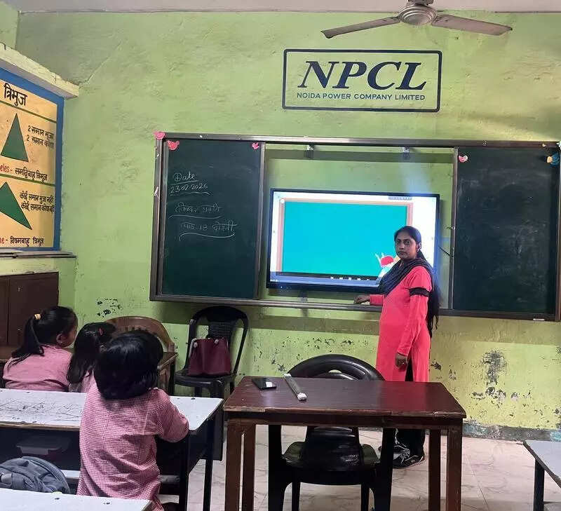 TET must for jobs, government school teachers protest in Noida, ETEducation TET must for jobs, government school teachers protest in Noida, ETEducation