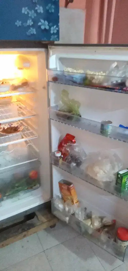 Beautiful Fridge in Bule Color available for sell in Karachi