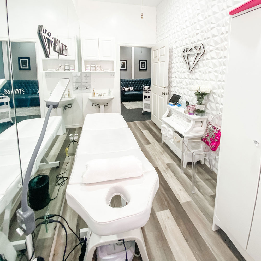 972 Salon & Luxury Suites for lease in Addison, TX 75001 * Now Leasing