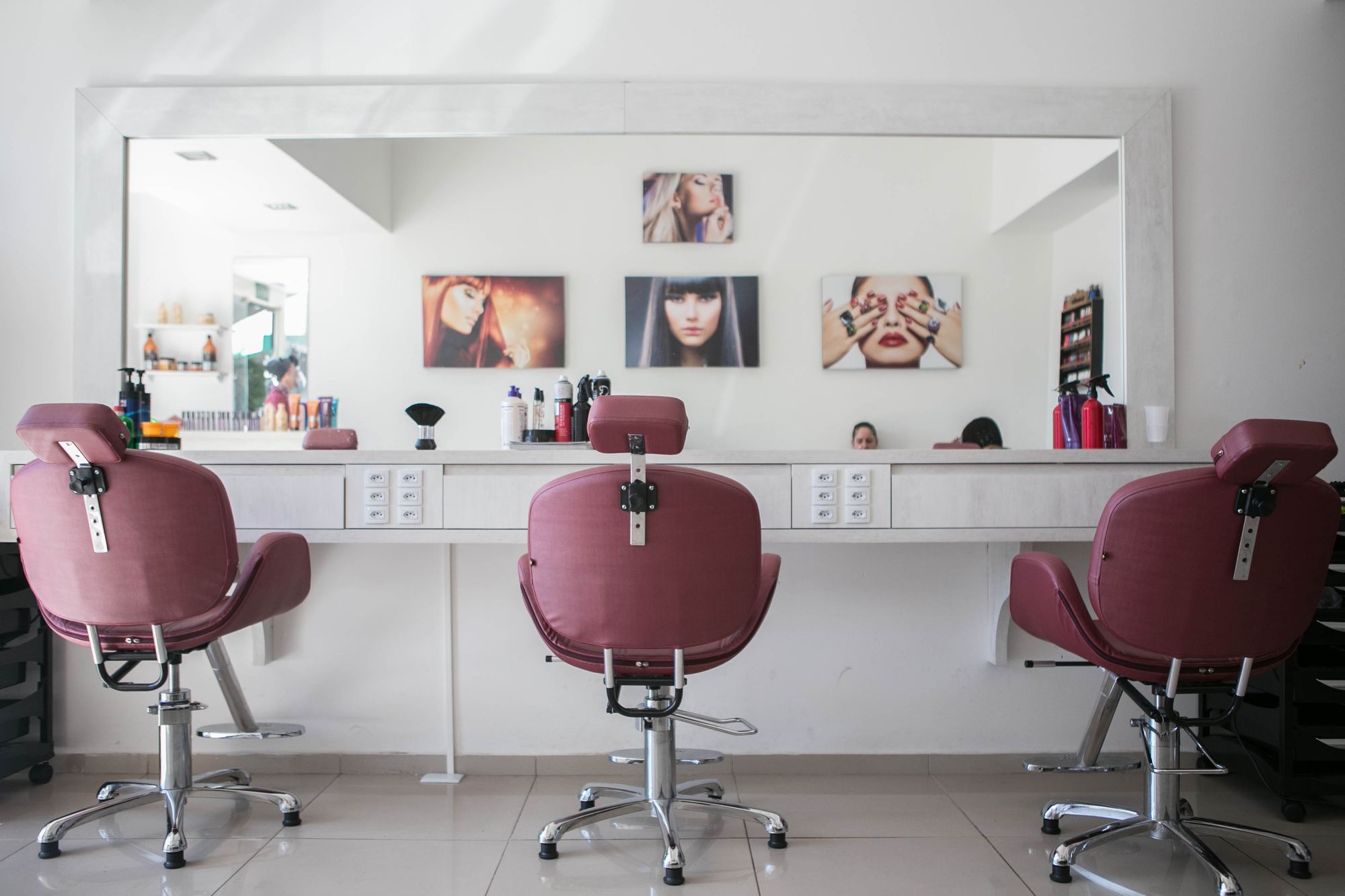 12 Tips for Choosing the Best Salon Equipment for Your Space Salon