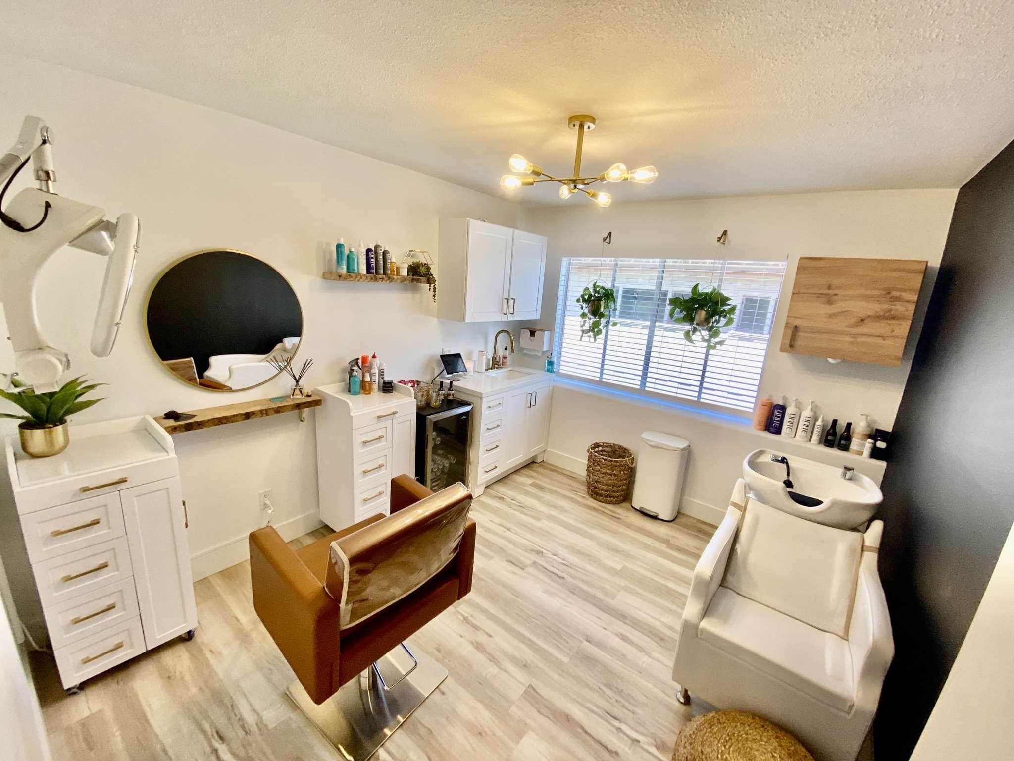 Salon suite for rent Salon Renter
