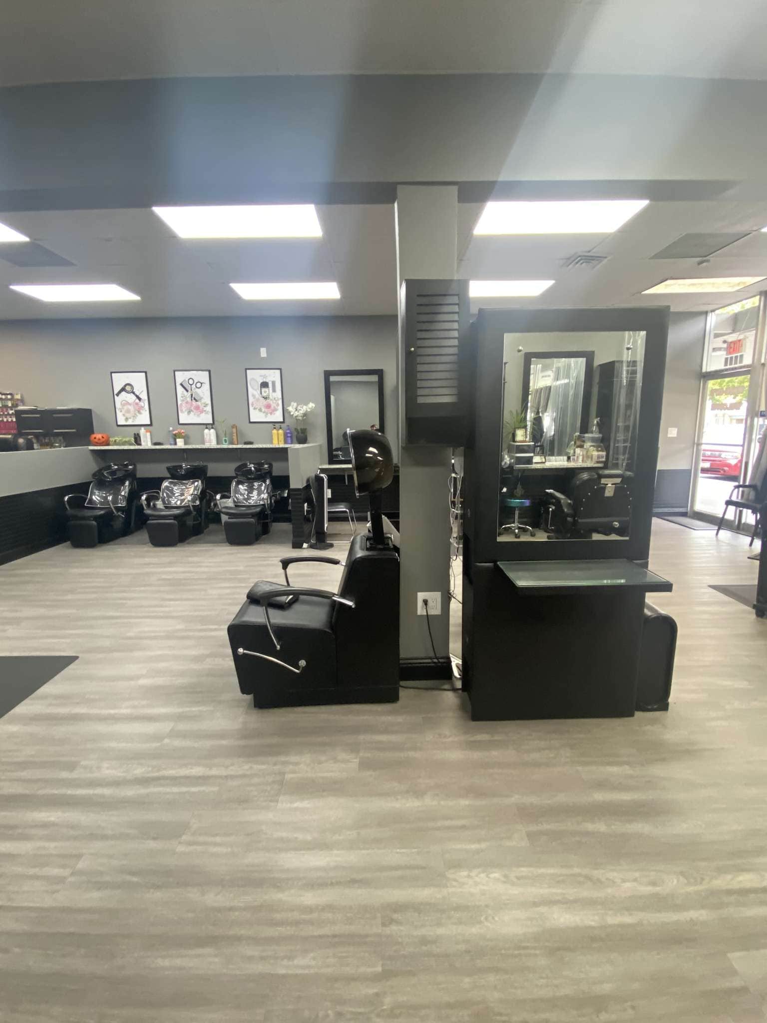 Salon station and private salon room for rent Salon Renter