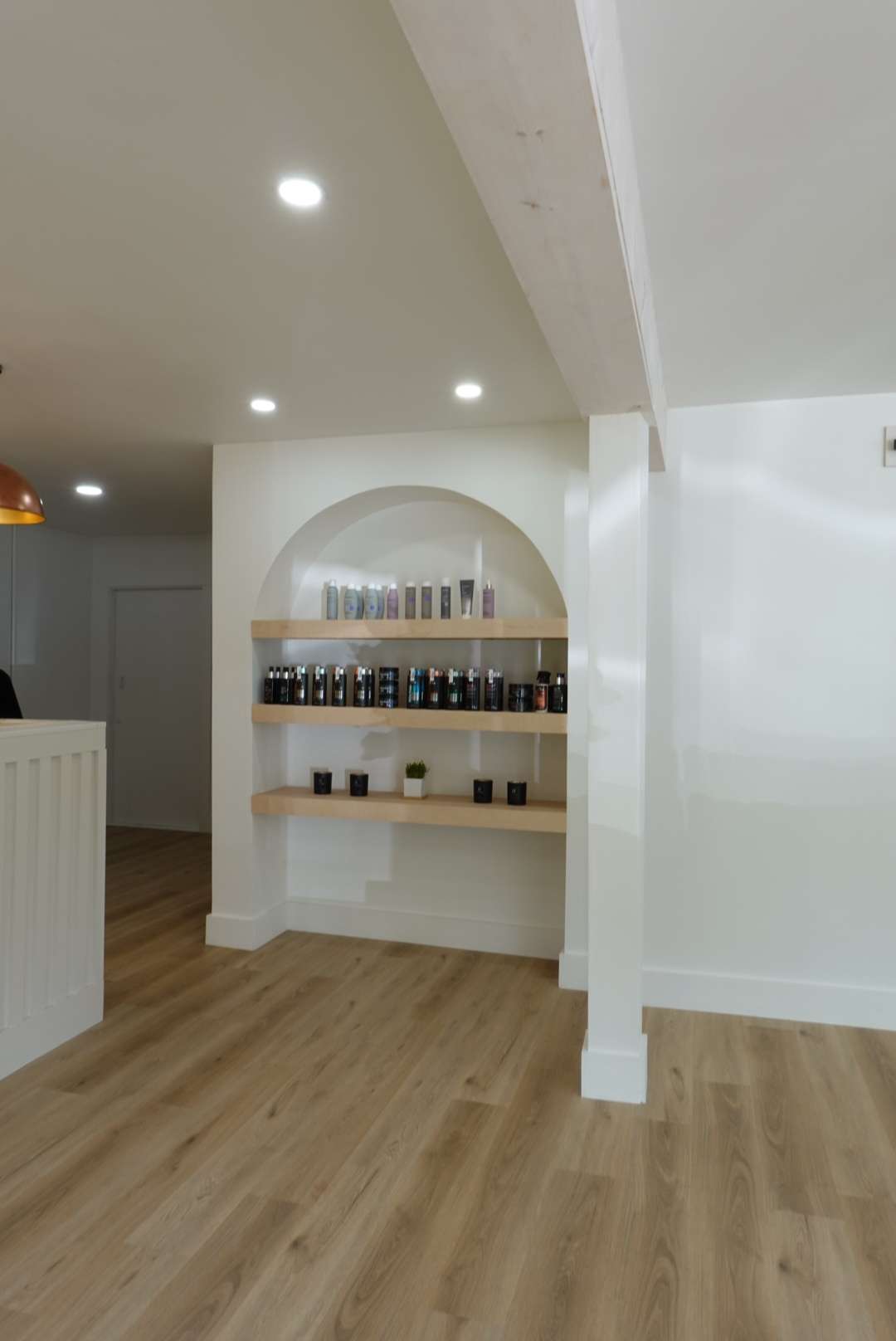 Hairstylist/Cosmetologist/Esthetician Chair and Room Rental 225250