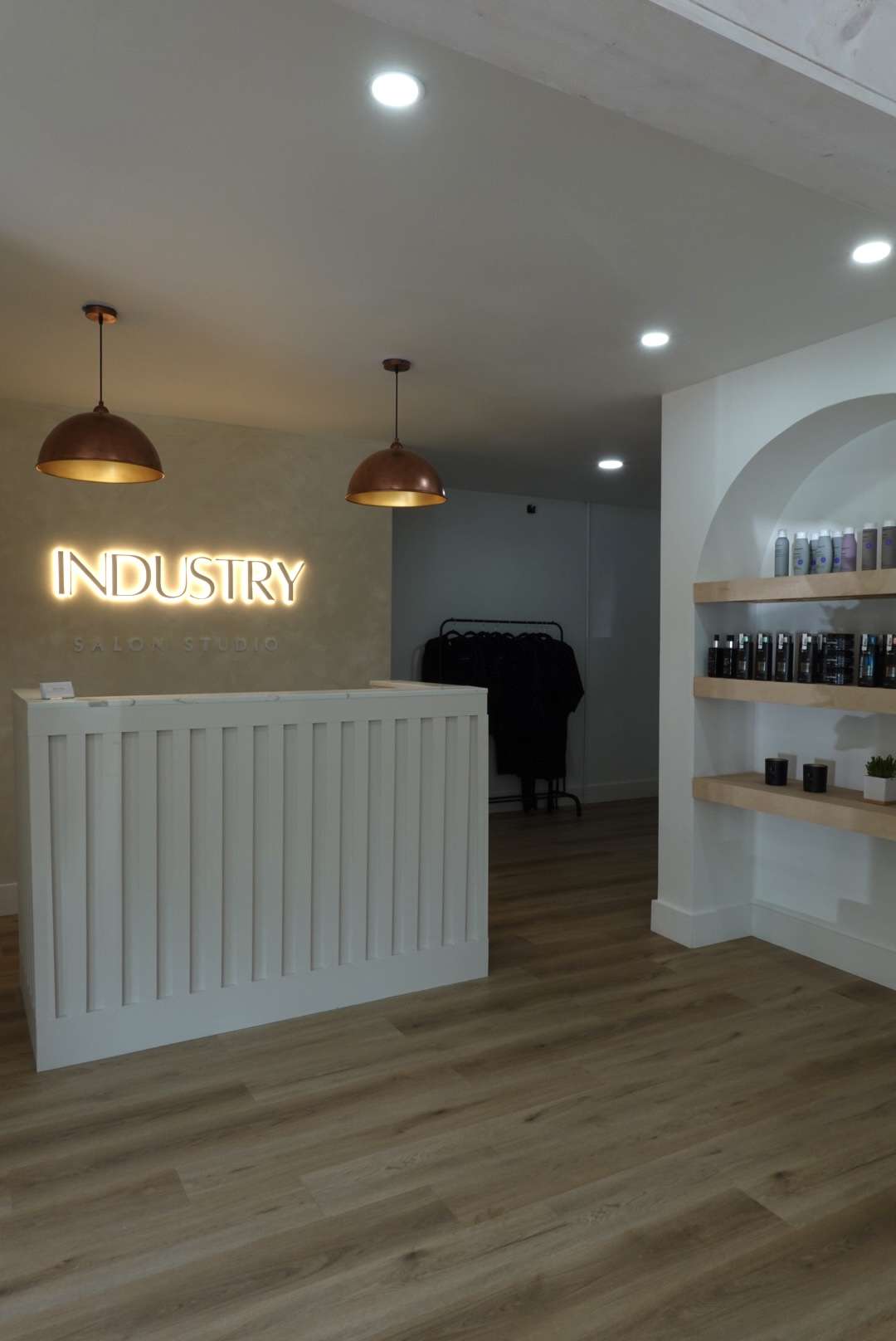 Hairstylist/Cosmetologist/Esthetician Chair and Room Rental 225250