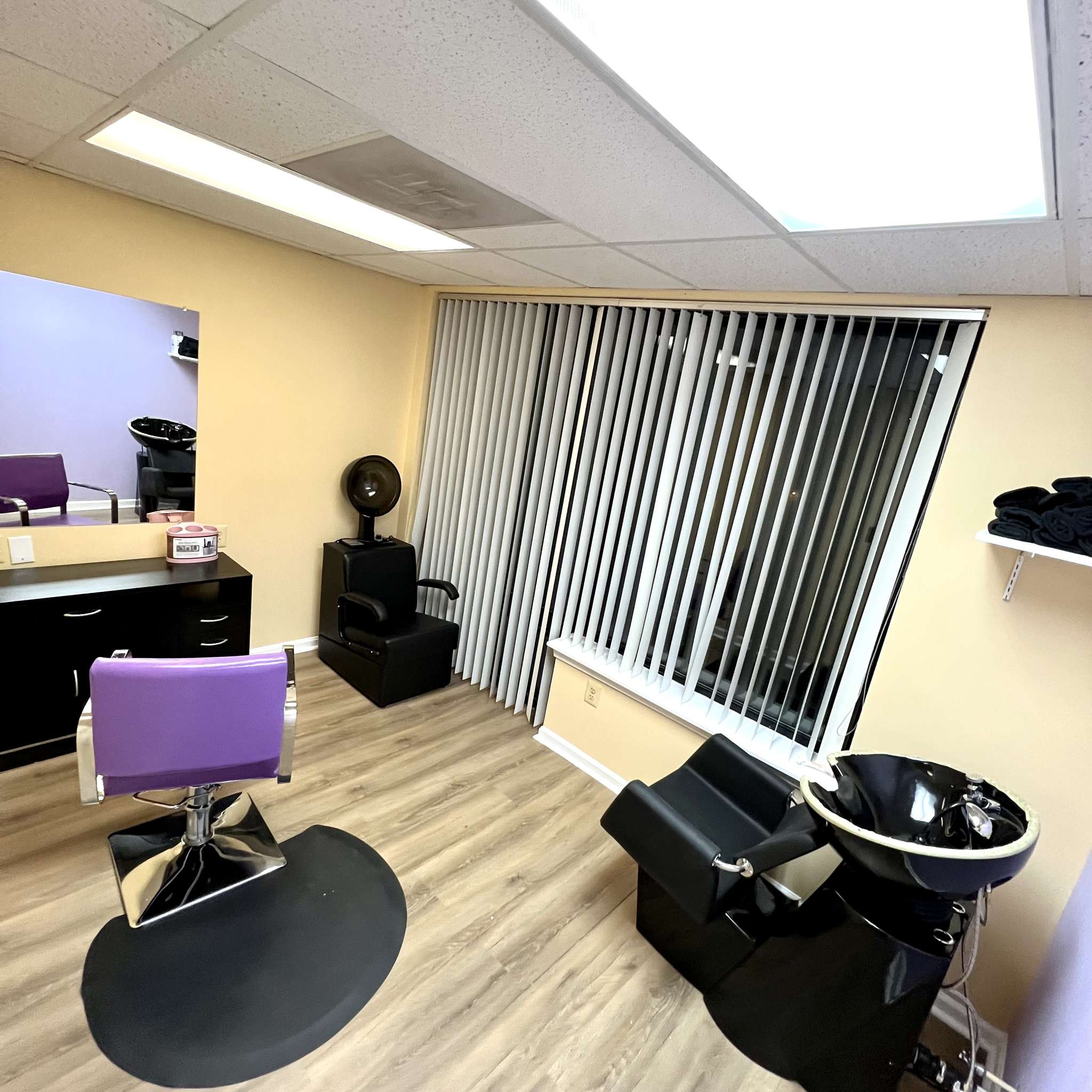 Fully Furnished Salon Suite Booth and Chairs for Rent Hourly