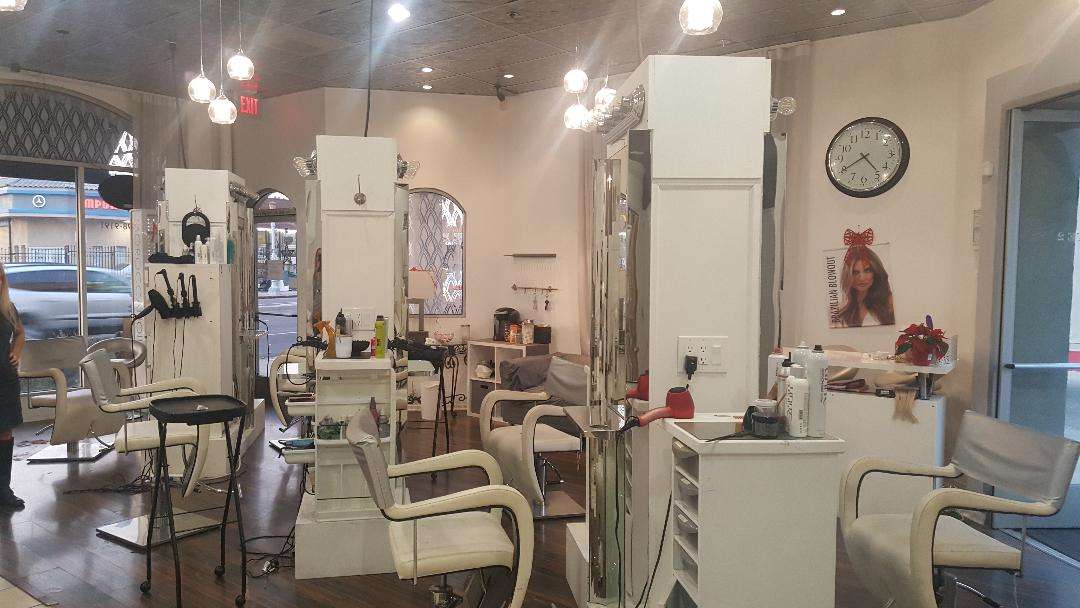 Hair Salon Station/Booth Rental (Great Location) Salon Renter
