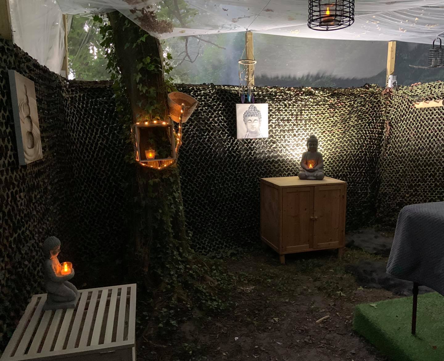 Séance Massage en extérieur LES SALONS LEOPOLD Restaurant à Cernaylaville