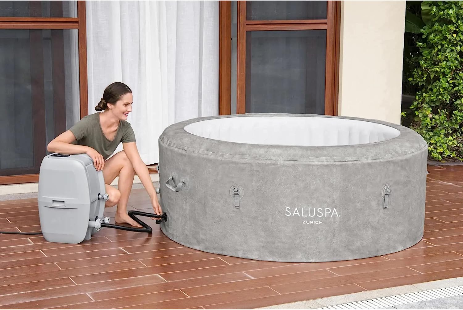 Zurich SaluSpa 24 Person Inflatable Round Outdoor Hot Tub