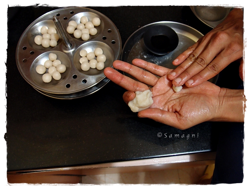 Ammini Kozhukattai (Steamed rice balls) Samagni