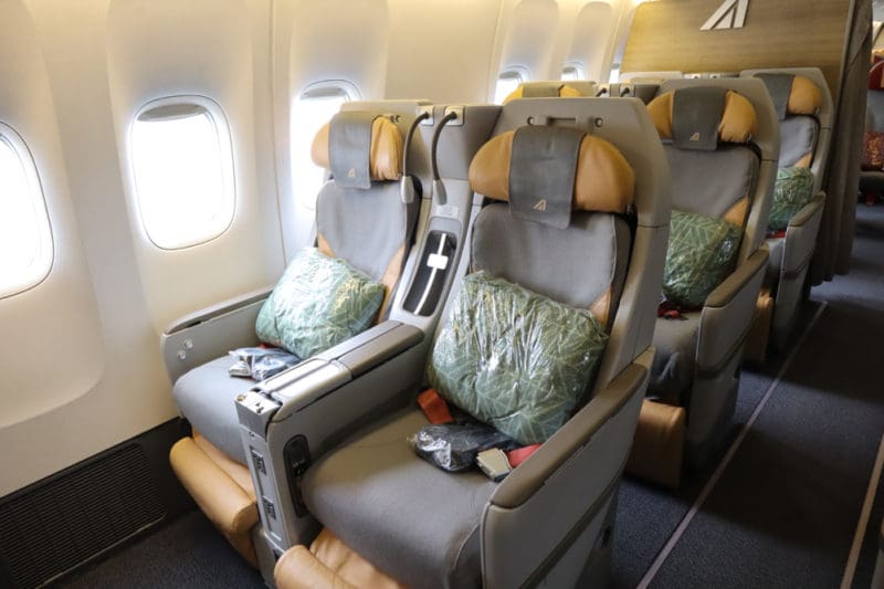 Alitalia B777 "Magnifica Class" Tokyo to Rome