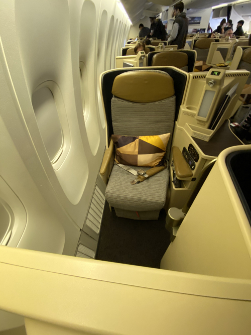 Review Etihad Business Class B777300/ER Abu Dhabi to Los Angeles