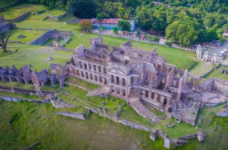 The Sans Souci Palace / SamePassage