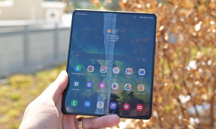 Samsung Galaxy Z Fold 3 users report cracked screens postwarranty