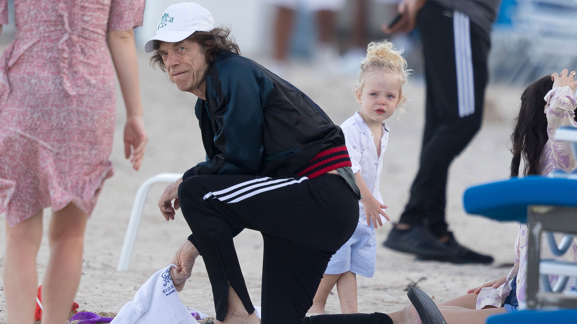 Papa is Mick Jagger Sus 8 hijos (reconocidos) Sammy Plays Dirty